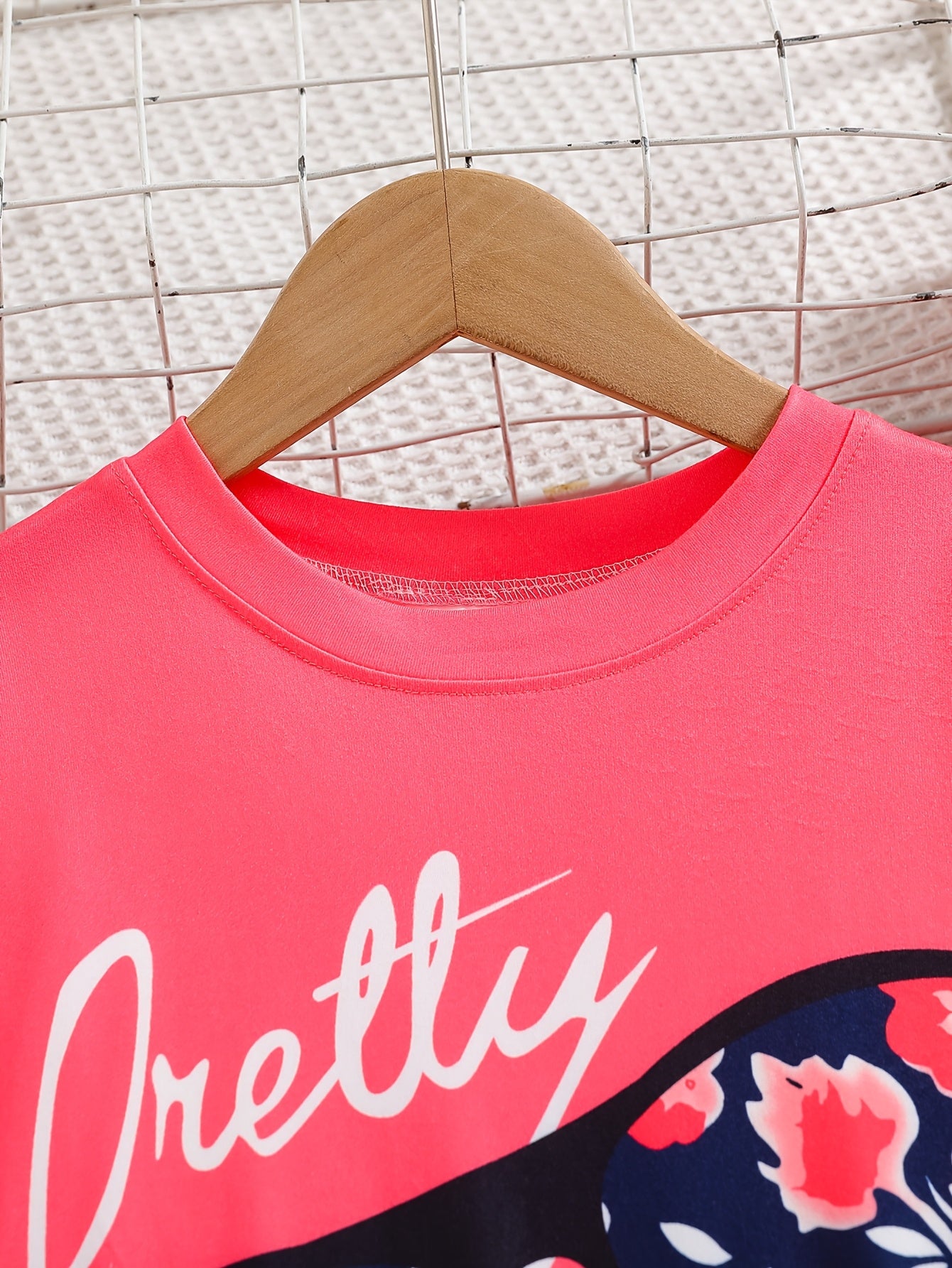 Ensemble de 2 pièces pour filles avec impression de grandes lunettes et motif de citation, t-shirt loose à épaules dénudées avec design asymétrique + leggins courts à imprimé floral du 4 au 8 ans