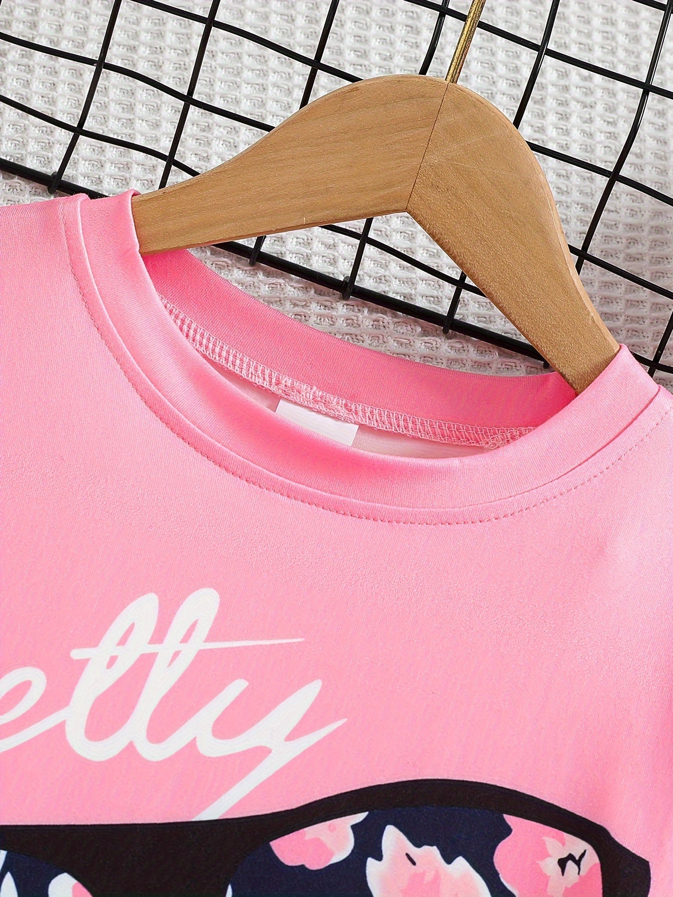Ensemble de 2 pièces pour filles avec impression de grandes lunettes et motif de citation, t-shirt loose à épaules dénudées avec design asymétrique + leggins courts à imprimé floral du 4 au 8 ans MAEJORKEN