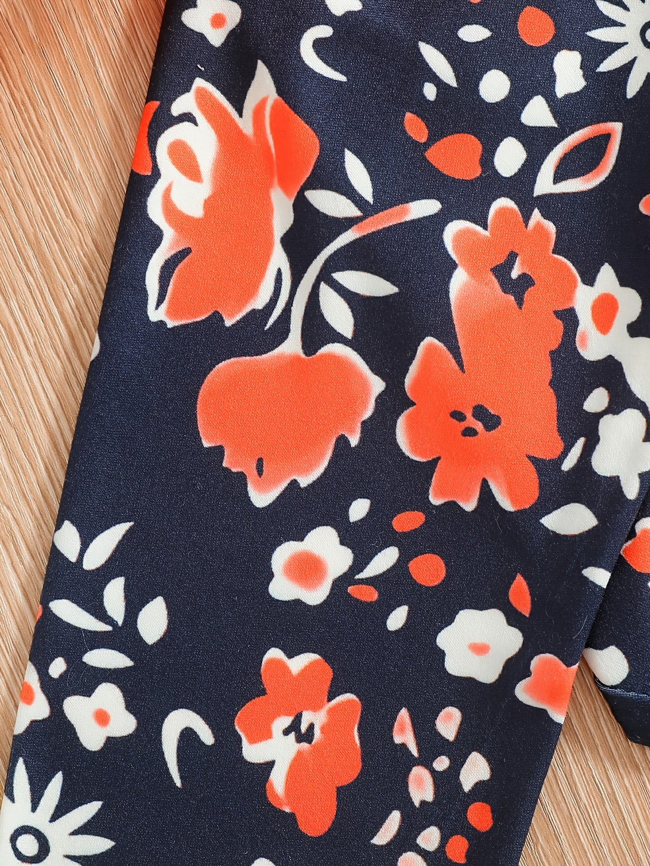 Ensemble de 2 pièces pour filles avec impression de grandes lunettes et motif de citation, t-shirt loose à épaules dénudées avec design asymétrique + leggins courts à imprimé floral du 4 au 8 ans