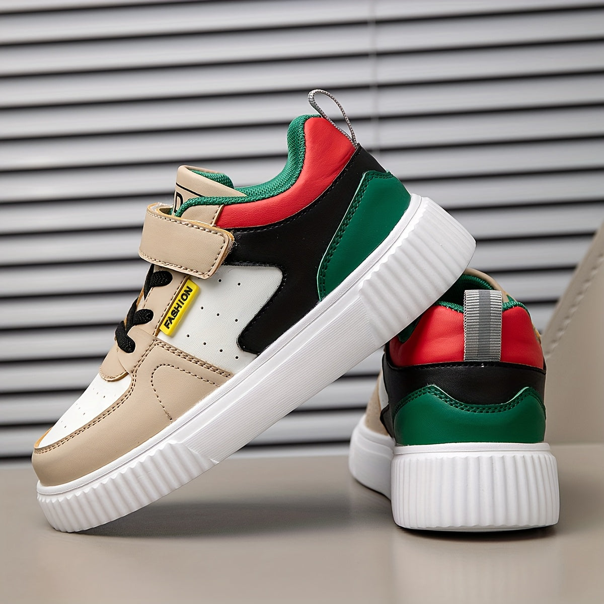 Baskets avec fermeture en velcro, semelle antidérapante du 27 au 35,5