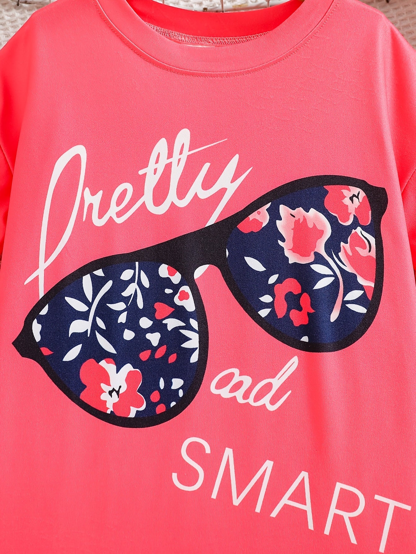 Ensemble de 2 pièces pour filles avec impression de grandes lunettes et motif de citation, t-shirt loose à épaules dénudées avec design asymétrique + leggins courts à imprimé floral du 4 au 8 ans MAEJORKEN