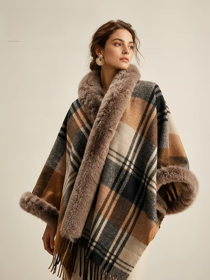 Vue rapprochée du châle femme à carreaux marron et beige, avec col et bordures effet fourrure.
