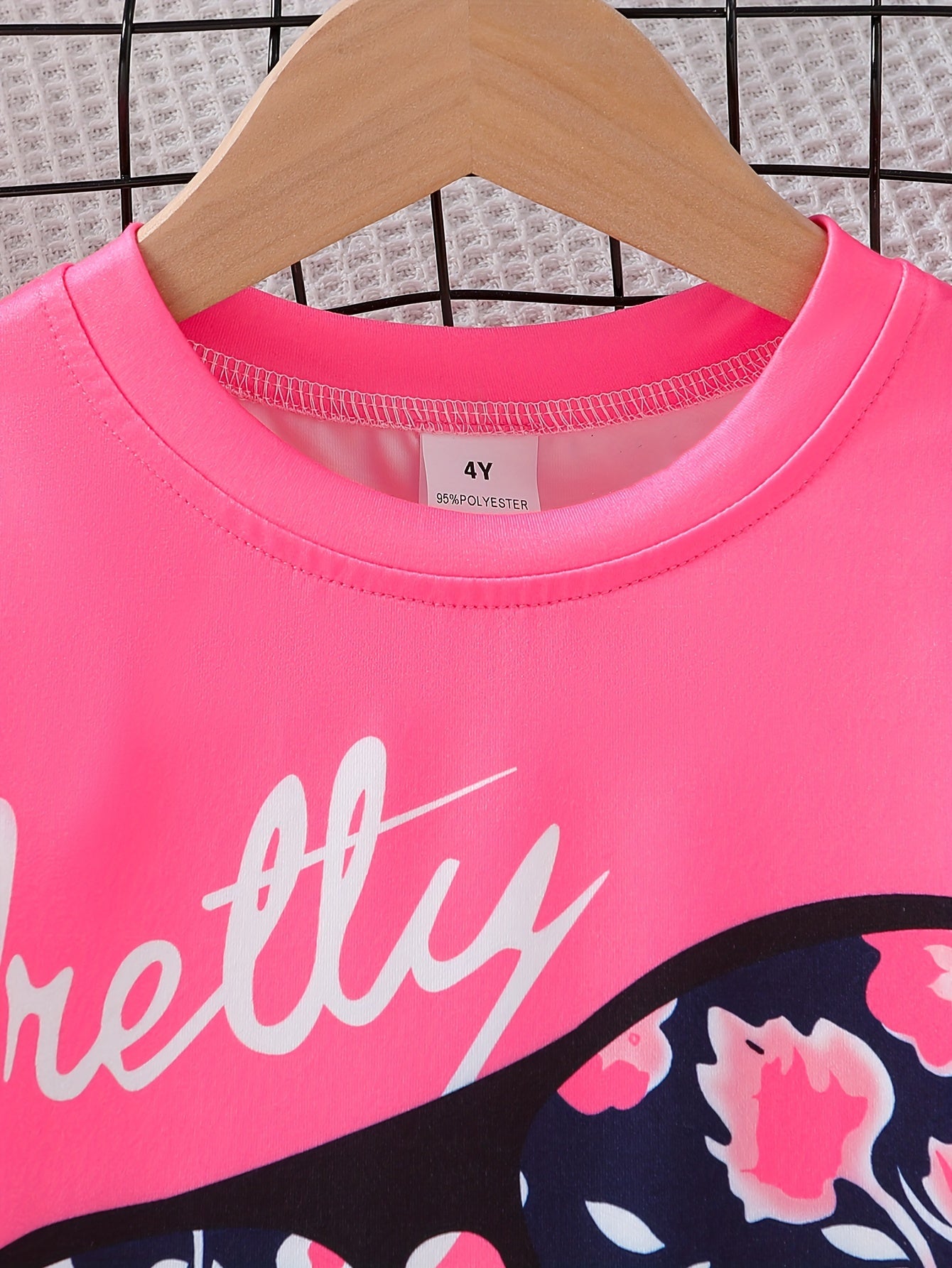 Ensemble de 2 pièces pour filles avec impression de grandes lunettes et motif de citation, t-shirt loose à épaules dénudées avec design asymétrique + leggins courts à imprimé floral du 4 au 8 ans