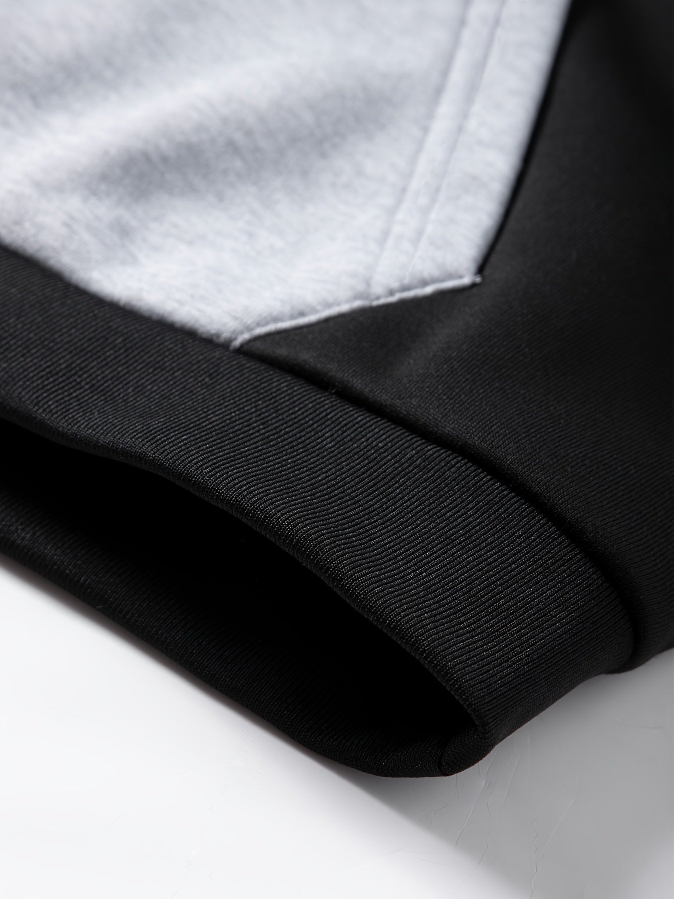 2 Sets of Classic Contrast Color Splicing Hoodie and Pants, Fashionable Casual Sports Suit for Boys and Girls, Comfortable Children's Daily Wear with Velvet in Autumn and Winter MAEJORKEN