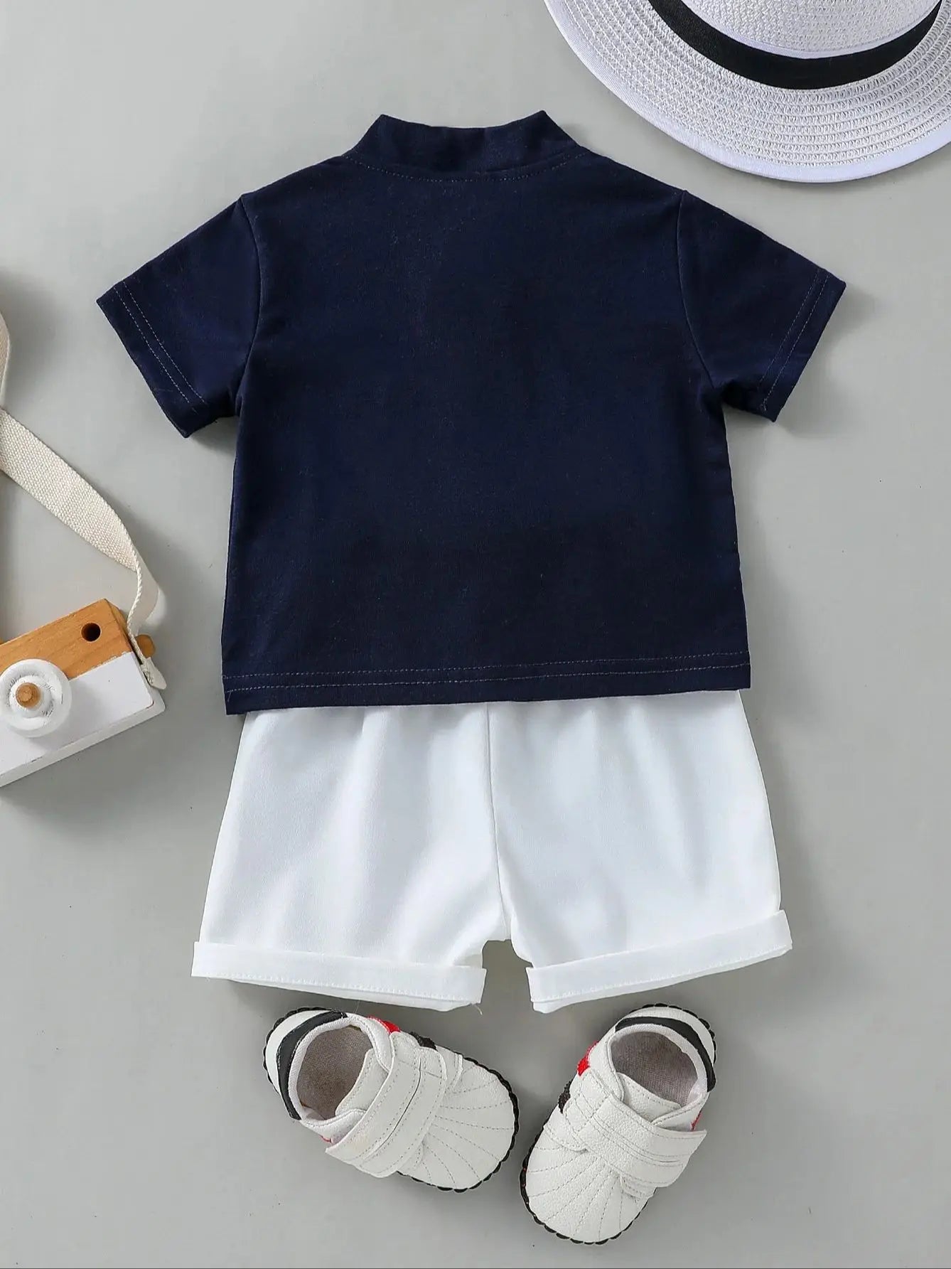Ensemble deux pièces t-Shirt de couleur unie et short du 3 mois au 3 ans