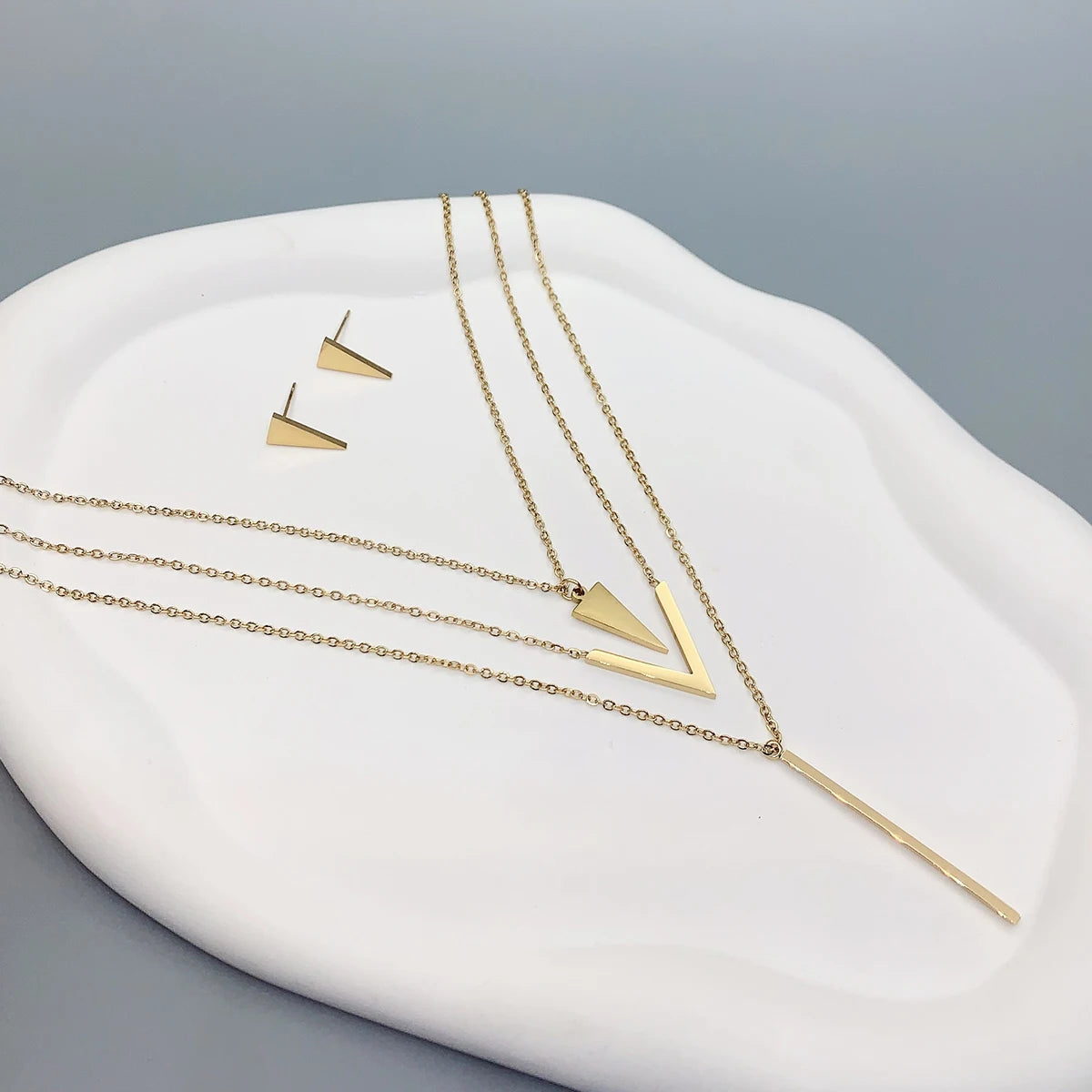 Ensemble de 3 pièces en acier inoxydable pour femmes, pendentif géométrique en forme de V, collier multicouche, boucles d'oreilles, cadeau d'anniversaire et de noël MAEJORKEN