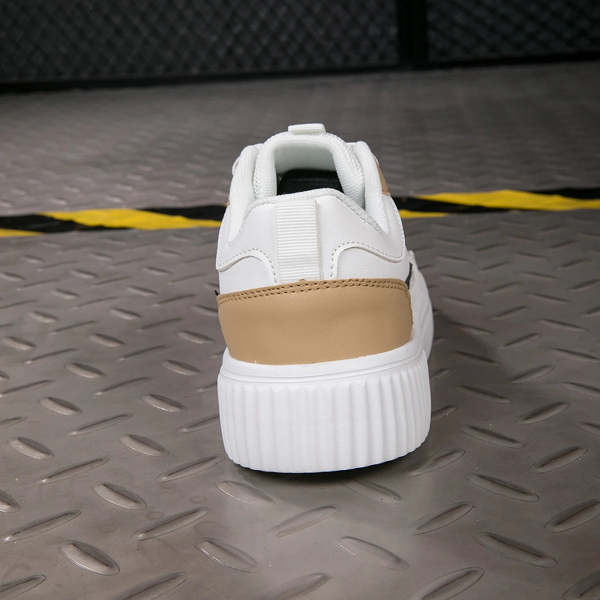 Baskets blanches décontractées et polyvalentes pour hommes, respirantes, tendance, pour adolescents, antidérapantes, à semelle épaisse, pour le sport MAEJORKEN