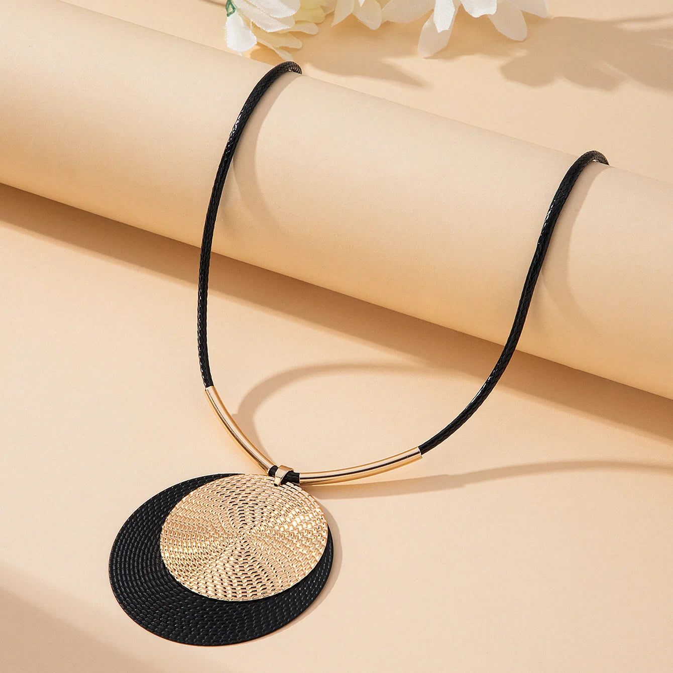 Ensemble collier et grandes boucles d oreilles
