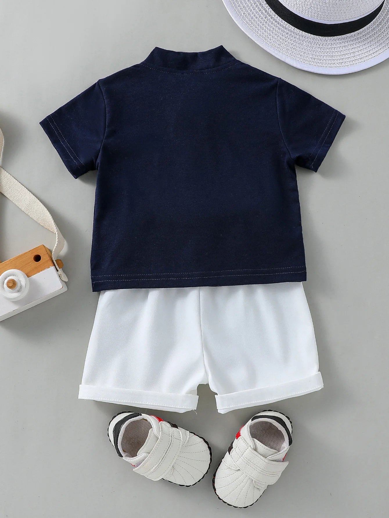 Ensemble deux pièces t-Shirt de couleur unie et short du 3 mois au 3 ans