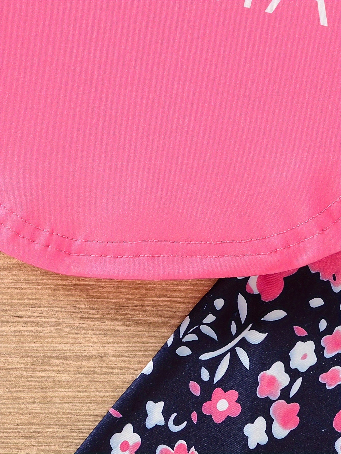 Ensemble de 2 pièces pour filles avec impression de grandes lunettes et motif de citation, t-shirt loose à épaules dénudées avec design asymétrique + leggins courts à imprimé floral du 4 au 8 ans MAEJORKEN