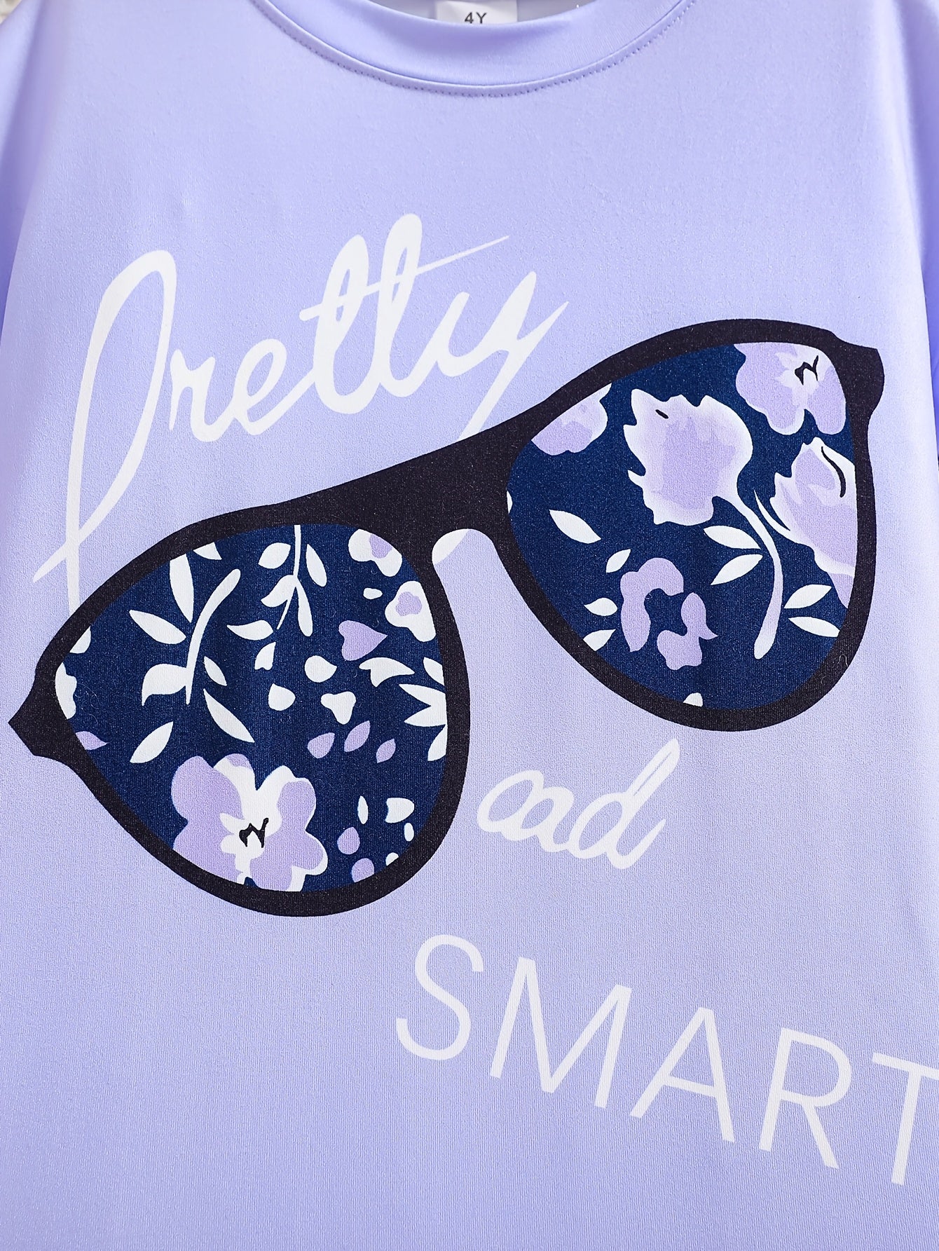 Ensemble de 2 pièces pour filles avec impression de grandes lunettes et motif de citation, t-shirt loose à épaules dénudées avec design asymétrique + leggins courts à imprimé floral du 4 au 8 ans