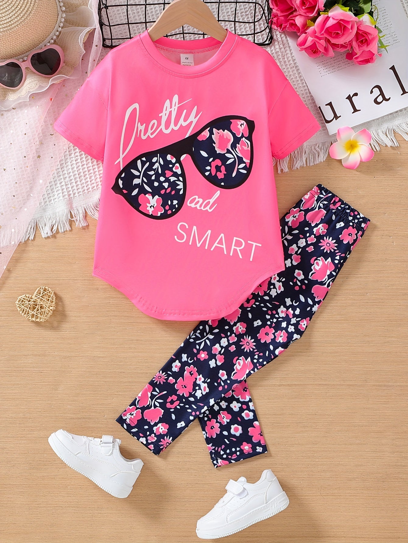 Ensemble de 2 pièces pour filles avec impression de grandes lunettes et motif de citation, t-shirt loose à épaules dénudées avec design asymétrique + leggins courts à imprimé floral du 4 au 8 ans