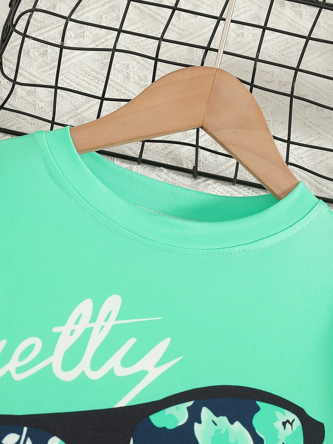 Ensemble de 2 pièces pour filles avec impression de grandes lunettes et motif de citation, t-shirt loose à épaules dénudées avec design asymétrique + leggins courts à imprimé floral du 4 au 8 ans