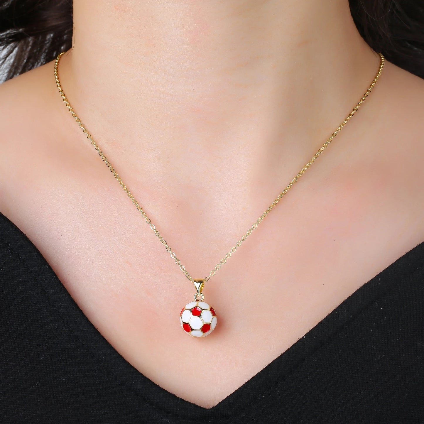 Collier de football 3D en métal émaillé, pendentif de football pour hommes et femmes, accessoires de bijoux de style sportif pour les fêtes MAEJORKEN