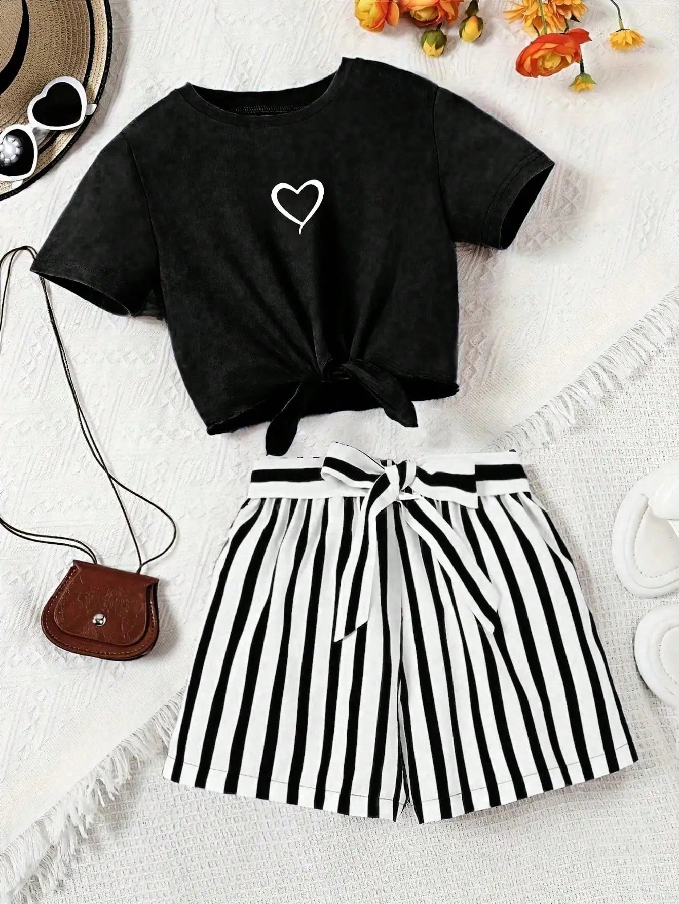 Ensemble 2 pièces décontracté pour femme : T-shirt à manches courtes imprimé cœur et short imprimé rayé, avec ceinture rayée assortie (vêtements pour enfants) MAEJORKEN