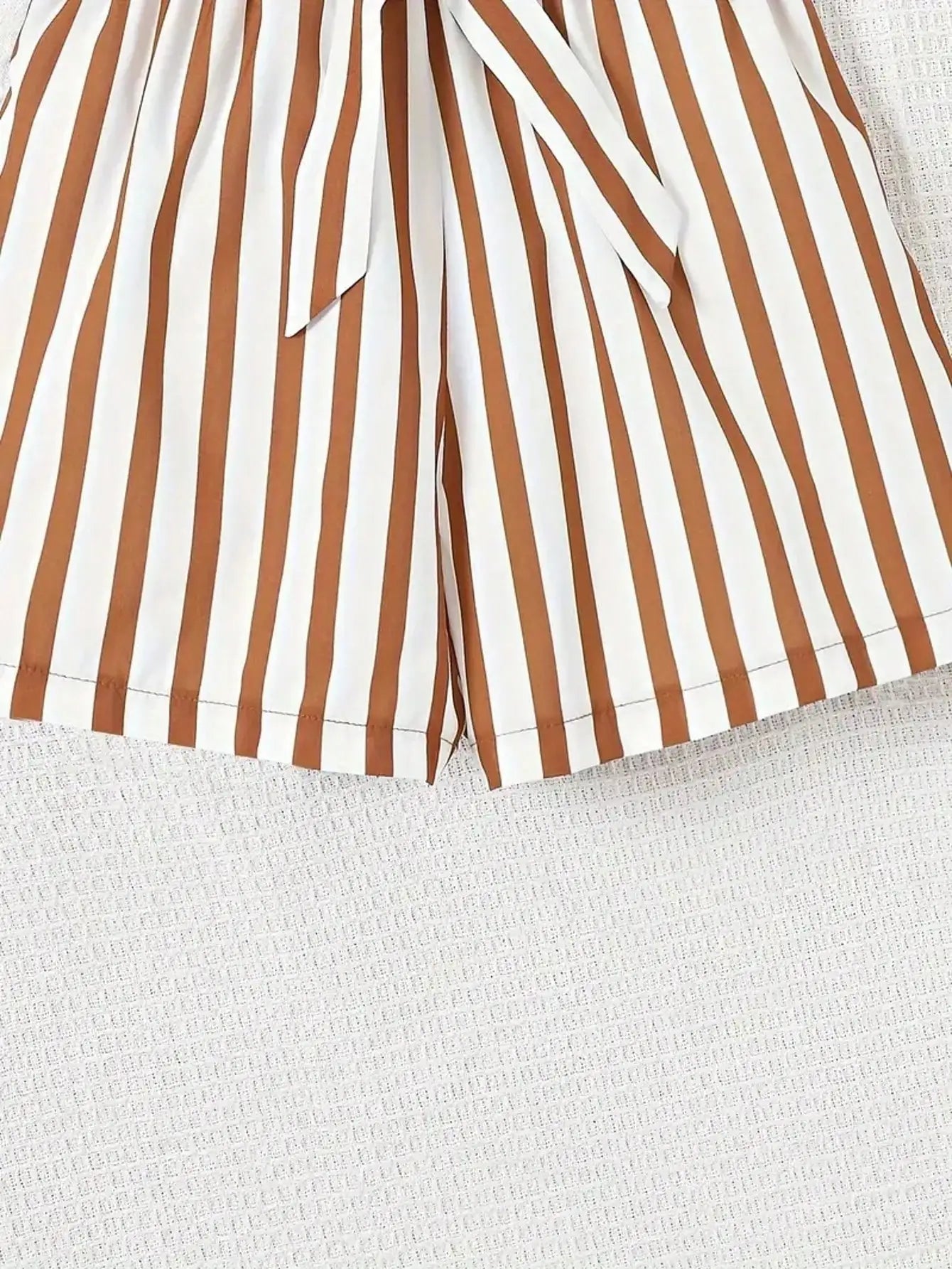 Ensemble 2 pièces décontracté pour femme : T-shirt à manches courtes imprimé cœur et short imprimé rayé, avec ceinture rayée assortie (vêtements pour enfants) MAEJORKEN