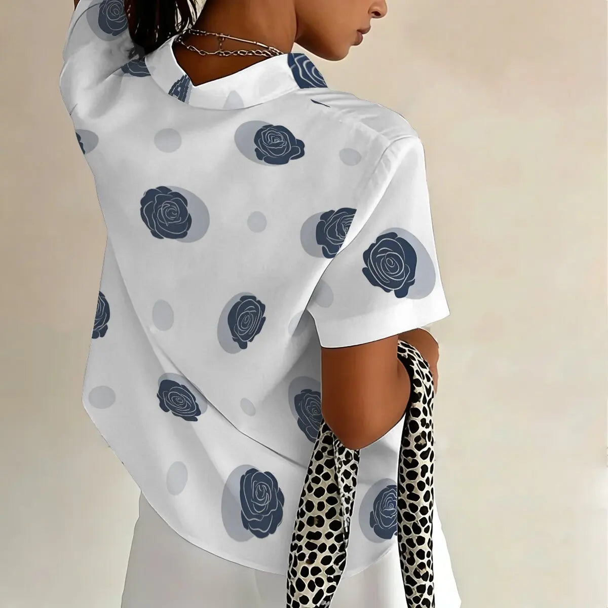 Chemise grande taille pour femme, style rétro français, motif à pois bleus et roses, pour l'été, design polyvalent, manches courtes, modèle de niche MAEJORKEN