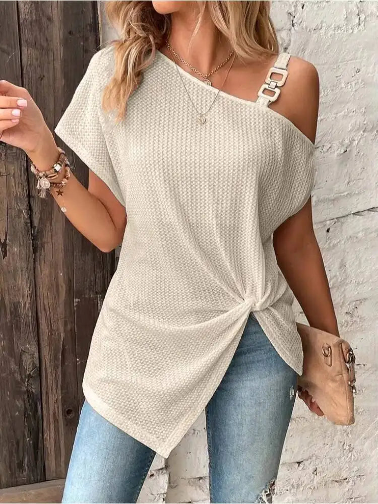 T-shirt chic et léger pour femme à col asymétrique et boucle métallique, en maille gaufrée, coupe ample, décontracté, collection Printemps-Été 2026 MAEJORKEN