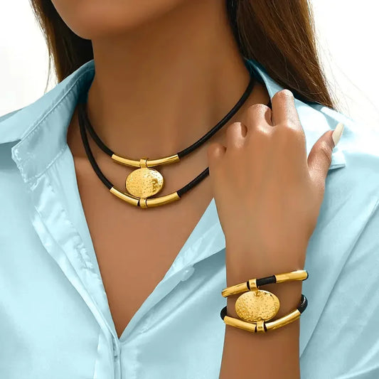 Ensemble collier et bracelet en métal doré