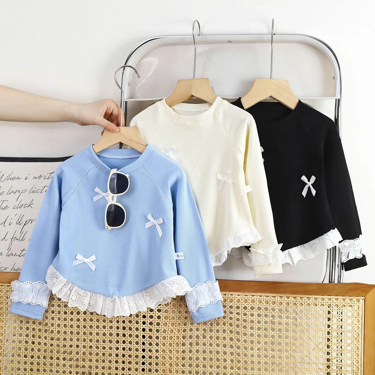 T-shirt à manches longues pour filles, avec nœud en dentelle, Style coréen, chemise inférieure de printemps pour enfants, nouvelle collection automne MAEJORKEN