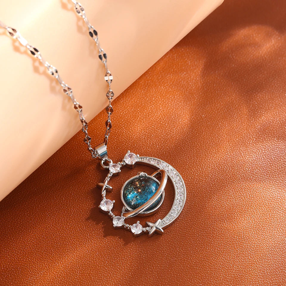Collier de la série Star Series en acier au titane pour femme, pendentif planète lune et astronome, colliers de la présidence, cadeaux de bijoux, document doré, luxe abordable MAEJORKEN
