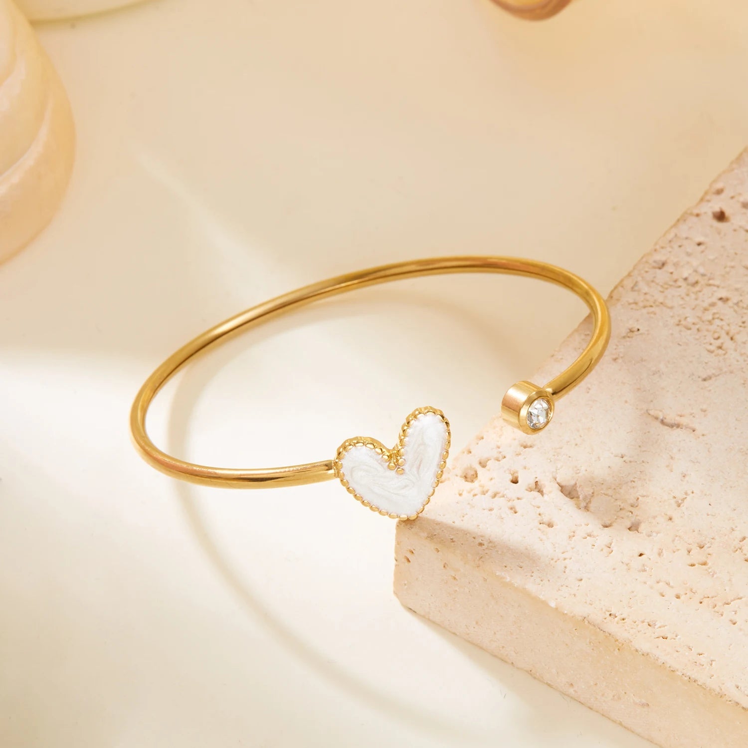Bracelet ouvert en forme de cœur d'amour en acier inoxydable pour femmes, plaqué or, cristal Zircon, exquis, ouvert, bijoux imperméables MAEJORKEN