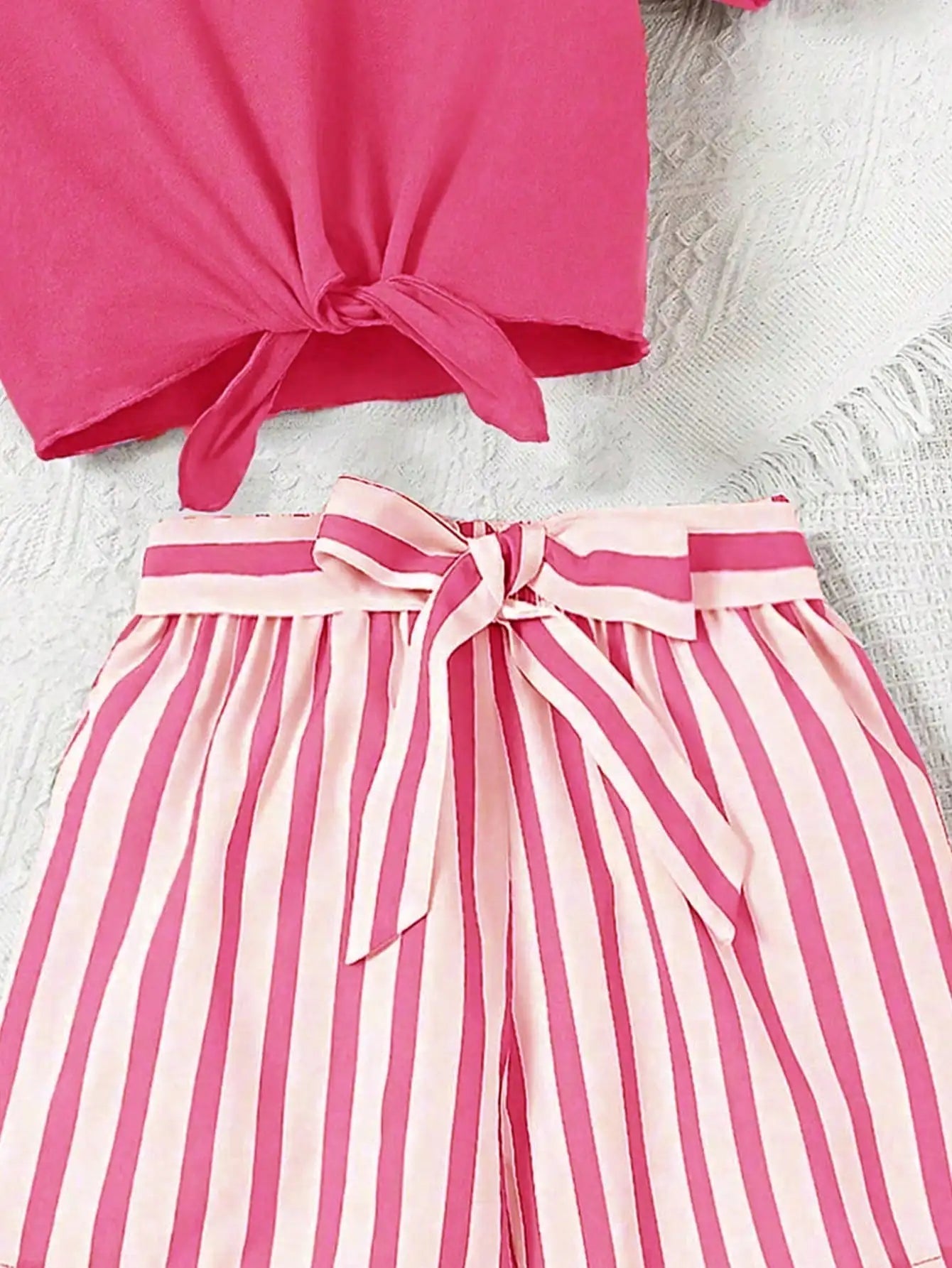 Ensemble 2 pièces décontracté pour femme : T-shirt à manches courtes imprimé cœur et short imprimé rayé, avec ceinture rayée assortie (vêtements pour enfants) MAEJORKEN