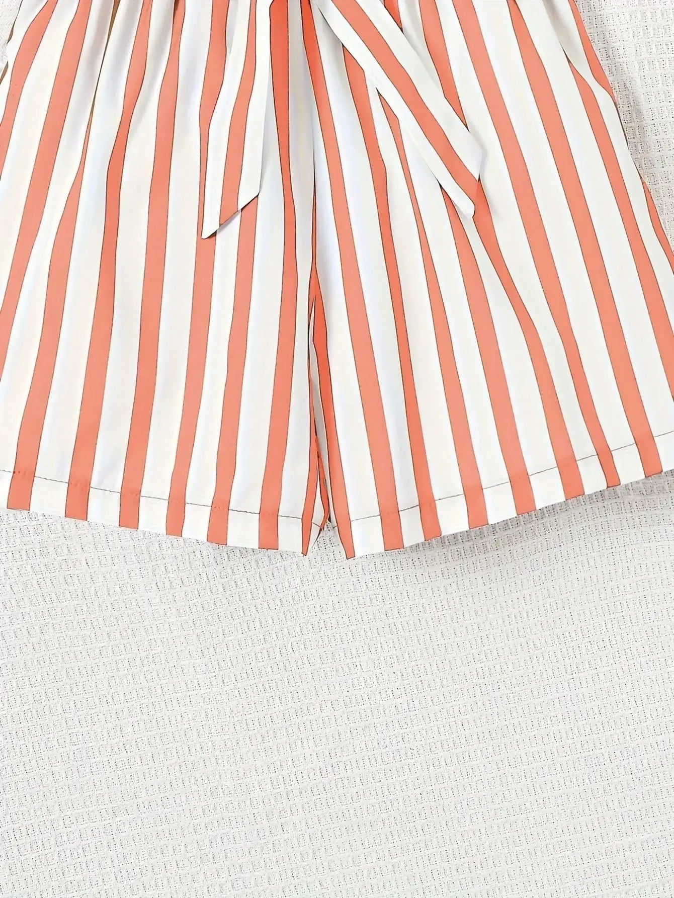 Ensemble 2 pièces décontracté pour femme : T-shirt à manches courtes imprimé cœur et short imprimé rayé, avec ceinture rayée assortie (vêtements pour enfants) MAEJORKEN