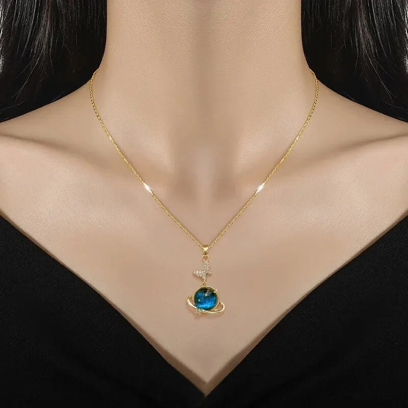 Collier de la série Star Series en acier au titane pour femme, pendentif planète lune et astronome, colliers de la présidence, cadeaux de bijoux, document doré, luxe abordable MAEJORKEN