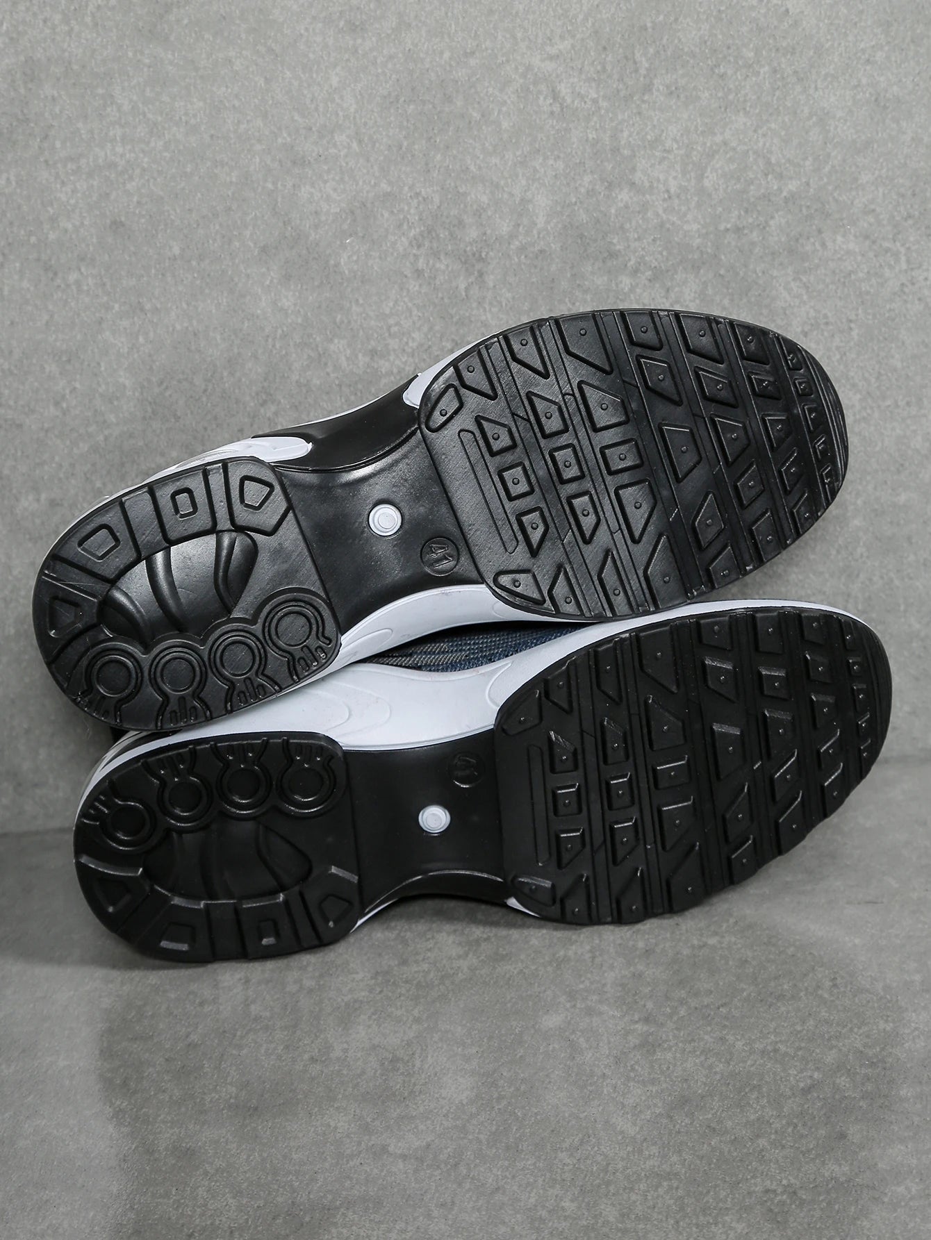 Chaussures pour hommes, chaussures décontractées pour hommes, maille respirante, chaussures de sport à la mode à coussin d'air, à semelles souples et à blocs de couleur MAEJORKEN