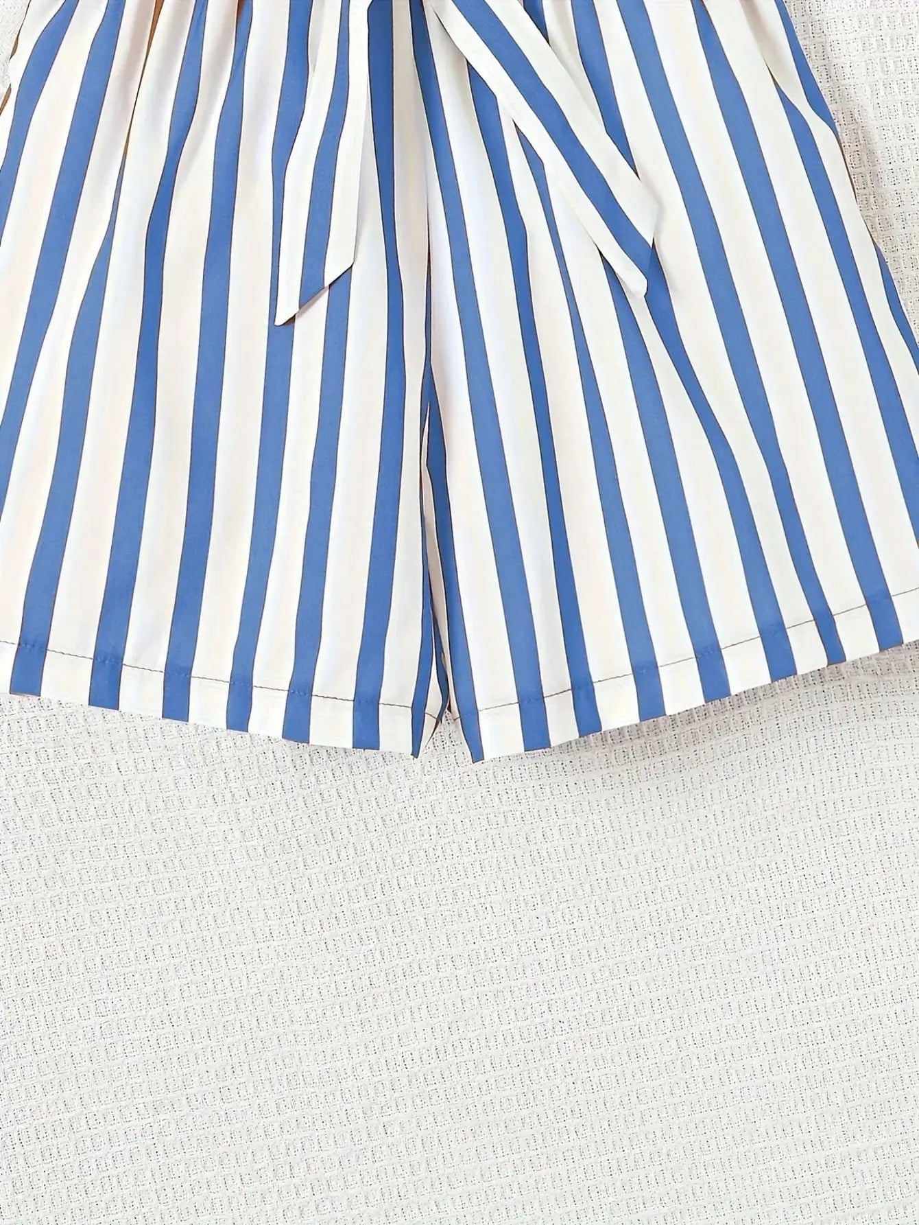 Ensemble 2 pièces décontracté pour femme : T-shirt à manches courtes imprimé cœur et short imprimé rayé, avec ceinture rayée assortie (vêtements pour enfants) MAEJORKEN