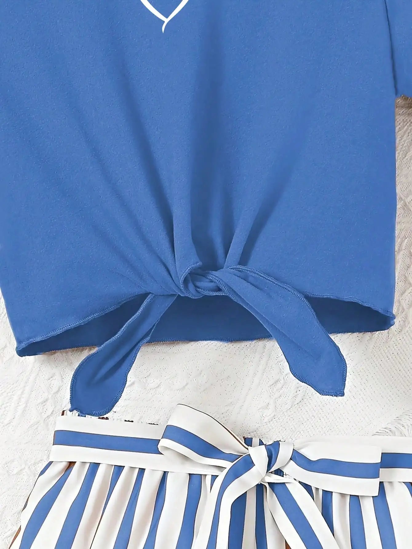 Ensemble 2 pièces décontracté pour femme : T-shirt à manches courtes imprimé cœur et short imprimé rayé, avec ceinture rayée assortie (vêtements pour enfants) MAEJORKEN