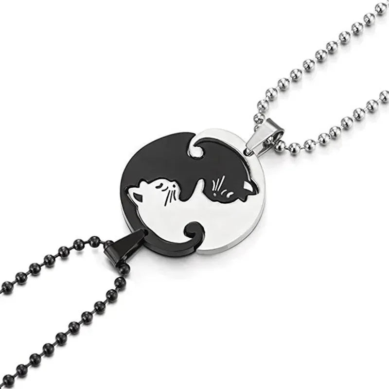 Collier de Couple en forme de cœur, pendentif chat de dessin animé mignon, couleur Simple, collier Animal noir, bijoux cadeau pour filles et garçons, vente en gros MAEJORKEN