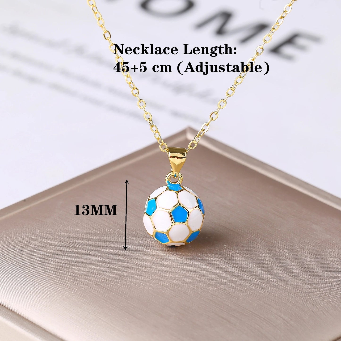 Collier de football 3D en métal émaillé, pendentif de football pour hommes et femmes, accessoires de bijoux de style sportif pour les fêtes MAEJORKEN