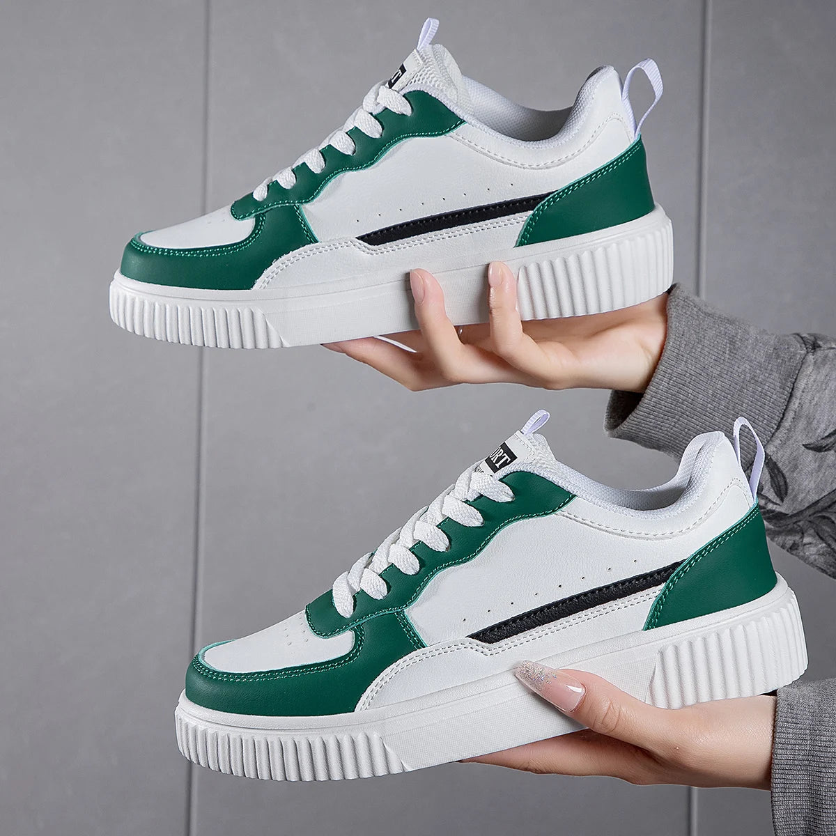 Baskets blanches décontractées et polyvalentes pour hommes, respirantes, tendance, pour adolescents, antidérapantes, à semelle épaisse, pour le sport MAEJORKEN