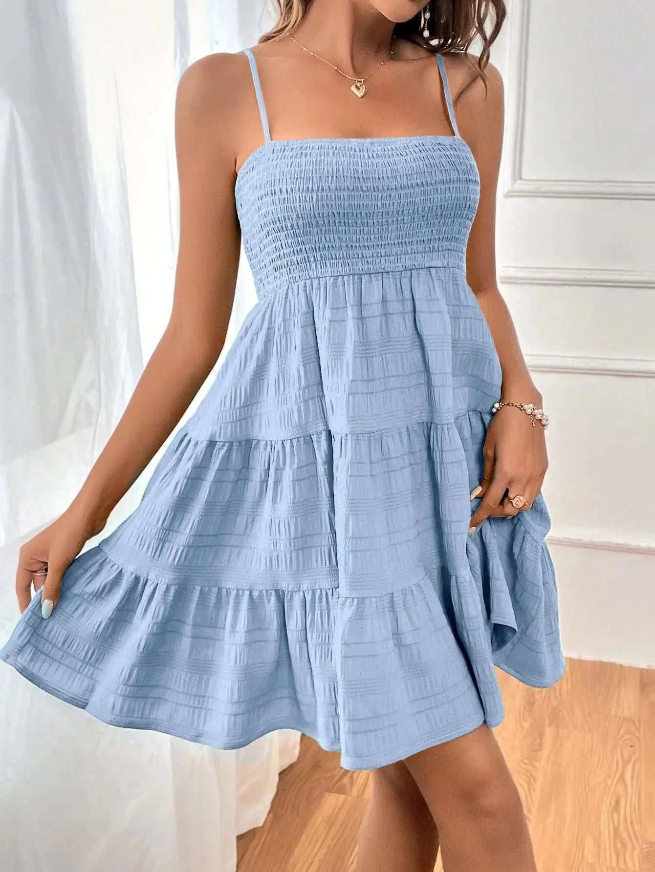 Mode femme Spaghetti sangle smocké Bustier Mini robe bleu à volants à plusieurs niveaux robe trapèze été décontracté vacances vêtements de plage du S au 2XL MAEJORKEN