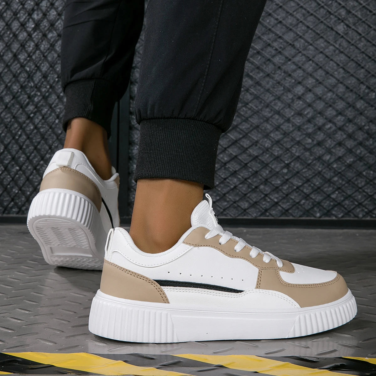 Baskets blanches décontractées et polyvalentes pour hommes, respirantes, tendance, pour adolescents, antidérapantes, à semelle épaisse, pour le sport MAEJORKEN