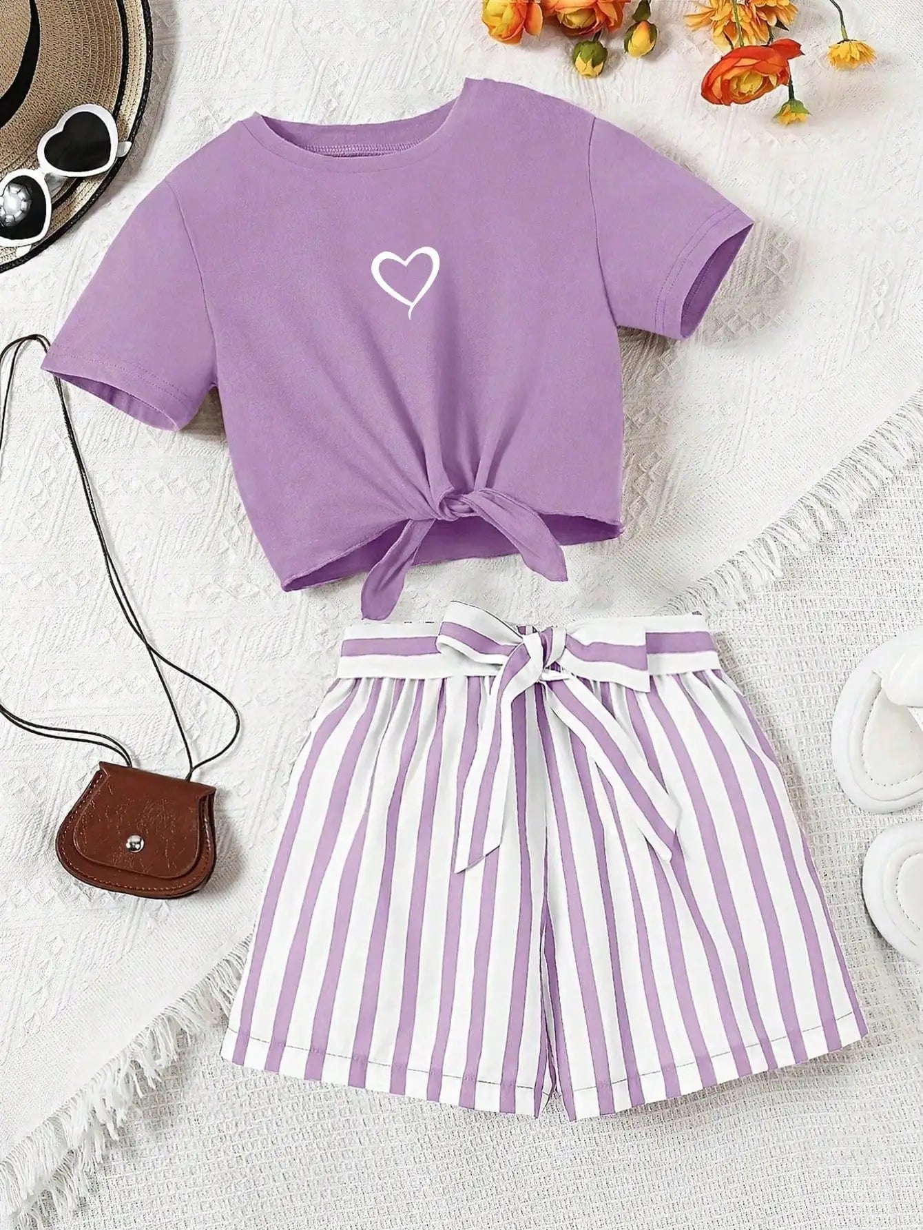 Ensemble 2 pièces décontracté pour femme : T-shirt à manches courtes imprimé cœur et short imprimé rayé, avec ceinture rayée assortie (vêtements pour enfants) MAEJORKEN