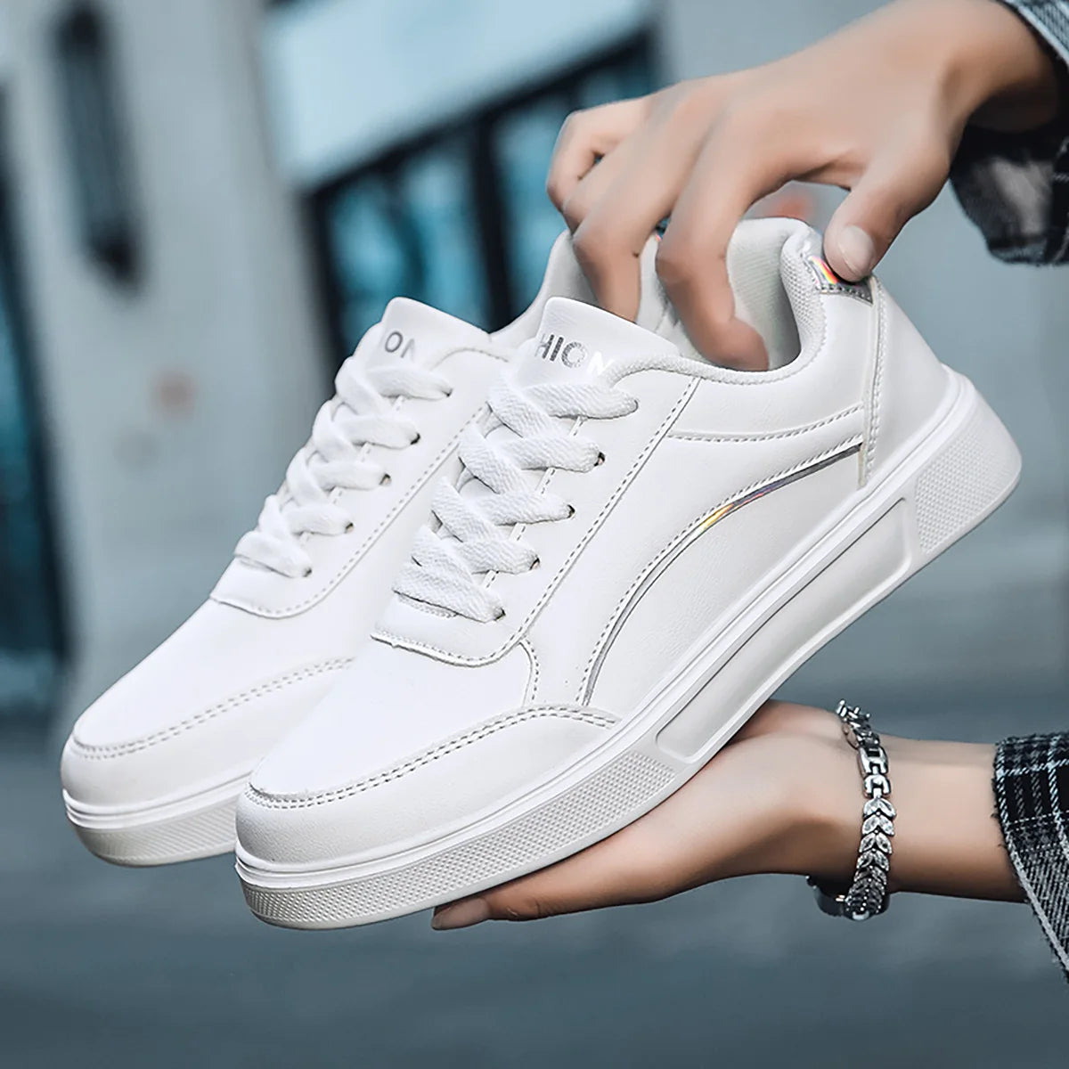 Vente chaude femmes chaussures dames chaussures décontractées Bling Skateboard baskets pour femmes Tennis chaussures de marche MAEJORKEN