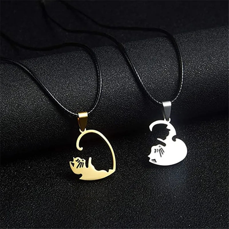 Collier de Couple en forme de cœur, pendentif chat de dessin animé mignon, couleur Simple, collier Animal noir, bijoux cadeau pour filles et garçons, vente en gros MAEJORKEN