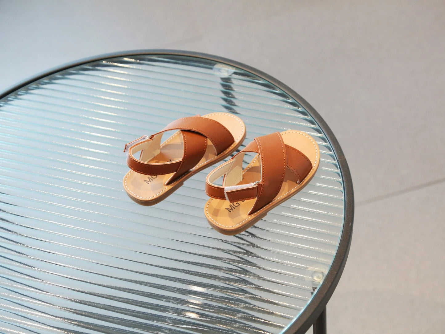 Chaussures coréennes polyvalentes pour enfants, sandales simples pour enfants, chaussures de plage à bout ouvert pour garçons et filles, document solide, mode d'été 2024 MAEJORKEN