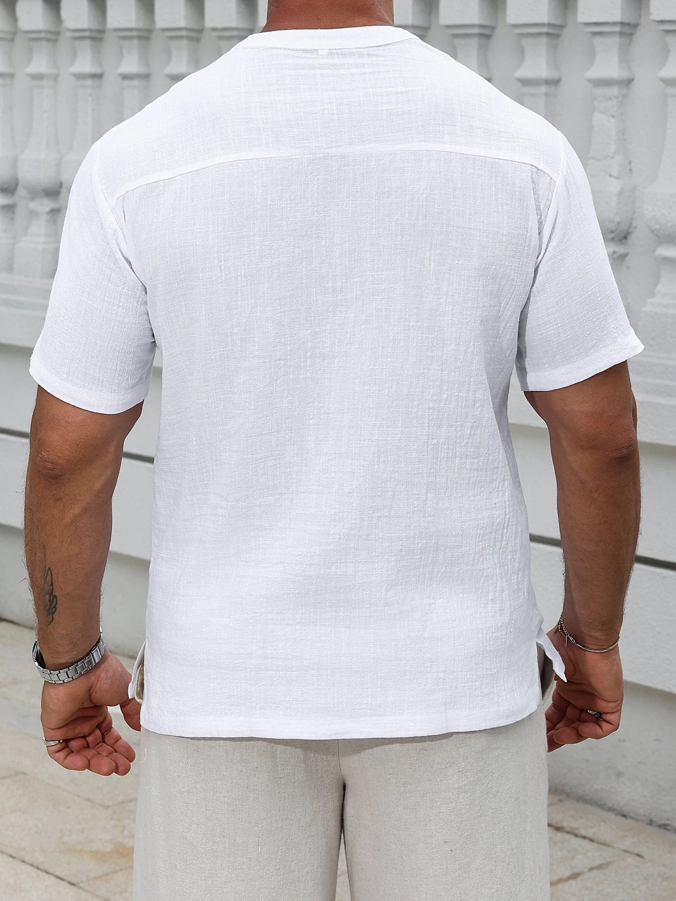 1 pièces hommes lin à manches courtes petit haut col rond pull décontracté couleur unie col Henry T-Shirt avec boutons mode Hippie MAEJORKEN