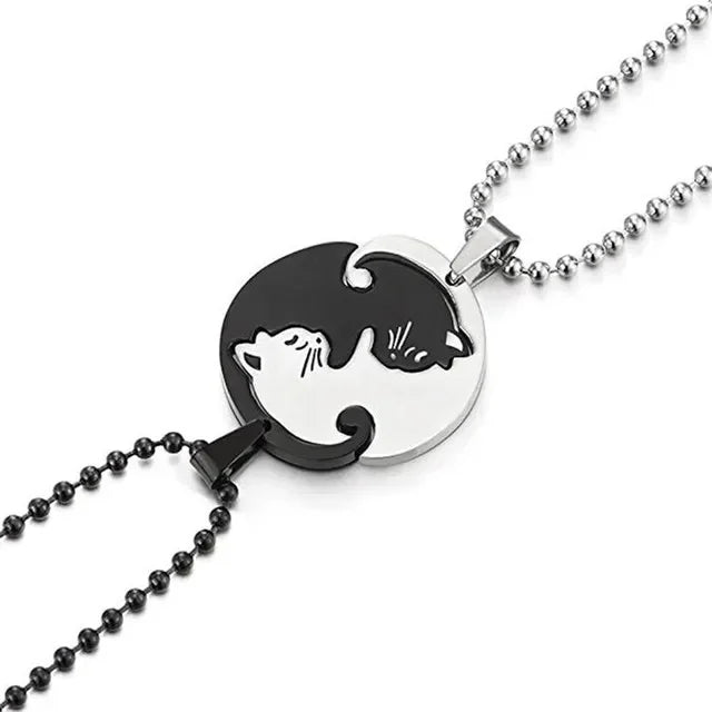Collier de Couple en forme de cœur, pendentif chat de dessin animé mignon, couleur Simple, collier Animal noir, bijoux cadeau pour filles et garçons, vente en gros MAEJORKEN