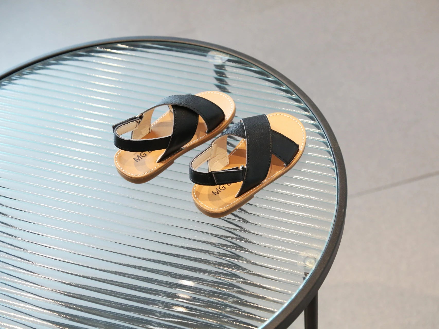 Chaussures coréennes polyvalentes pour enfants, sandales simples pour enfants, chaussures de plage à bout ouvert pour garçons et filles, document solide, mode d'été 2024 MAEJORKEN