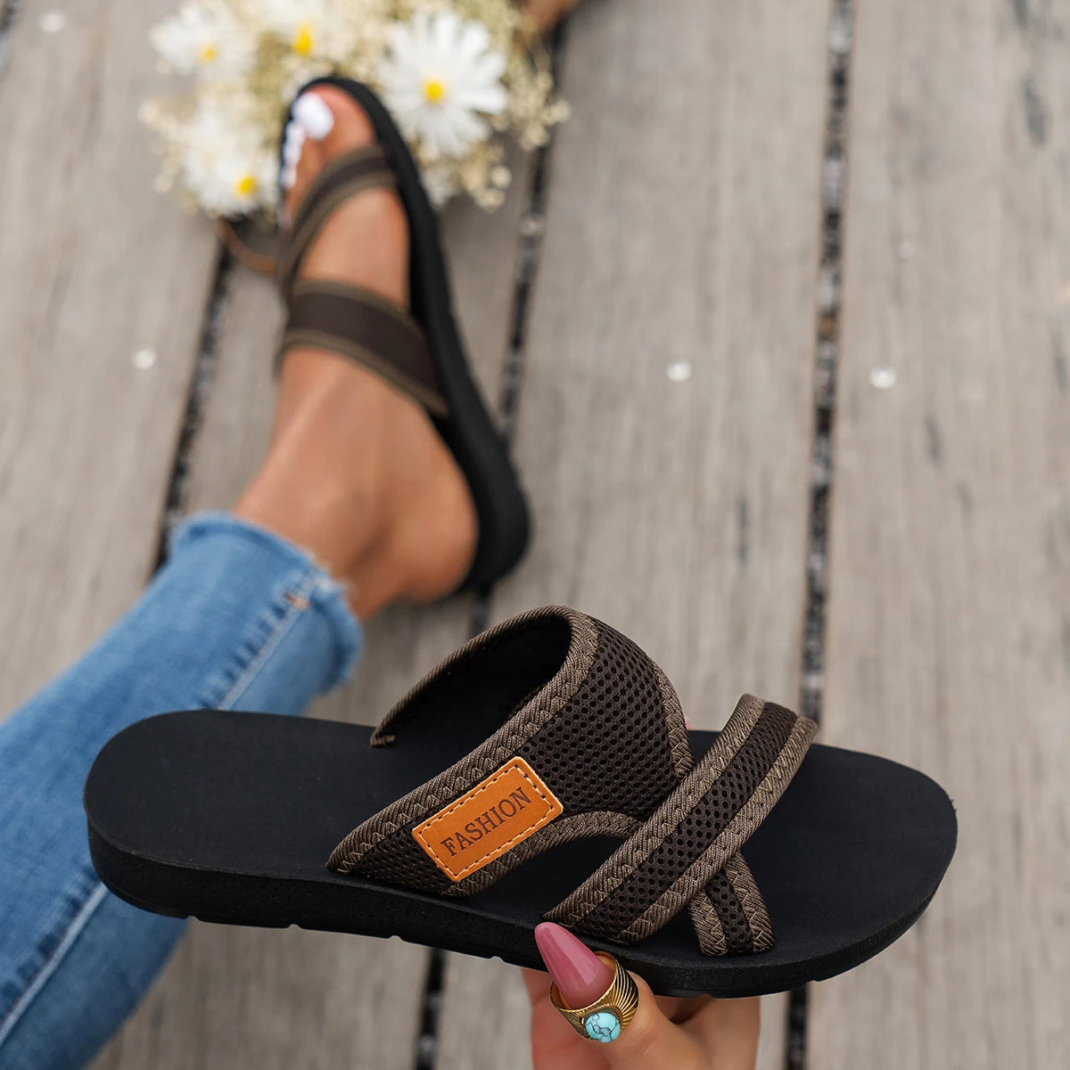 Sandales pour femmes de style sportif, à la mode et polyvalentes, en tissu maillé, respirantes, confortables, respectueuses de la peau, adaptées à un usage intérieur et extérieur, sandales plates MAEJORKEN