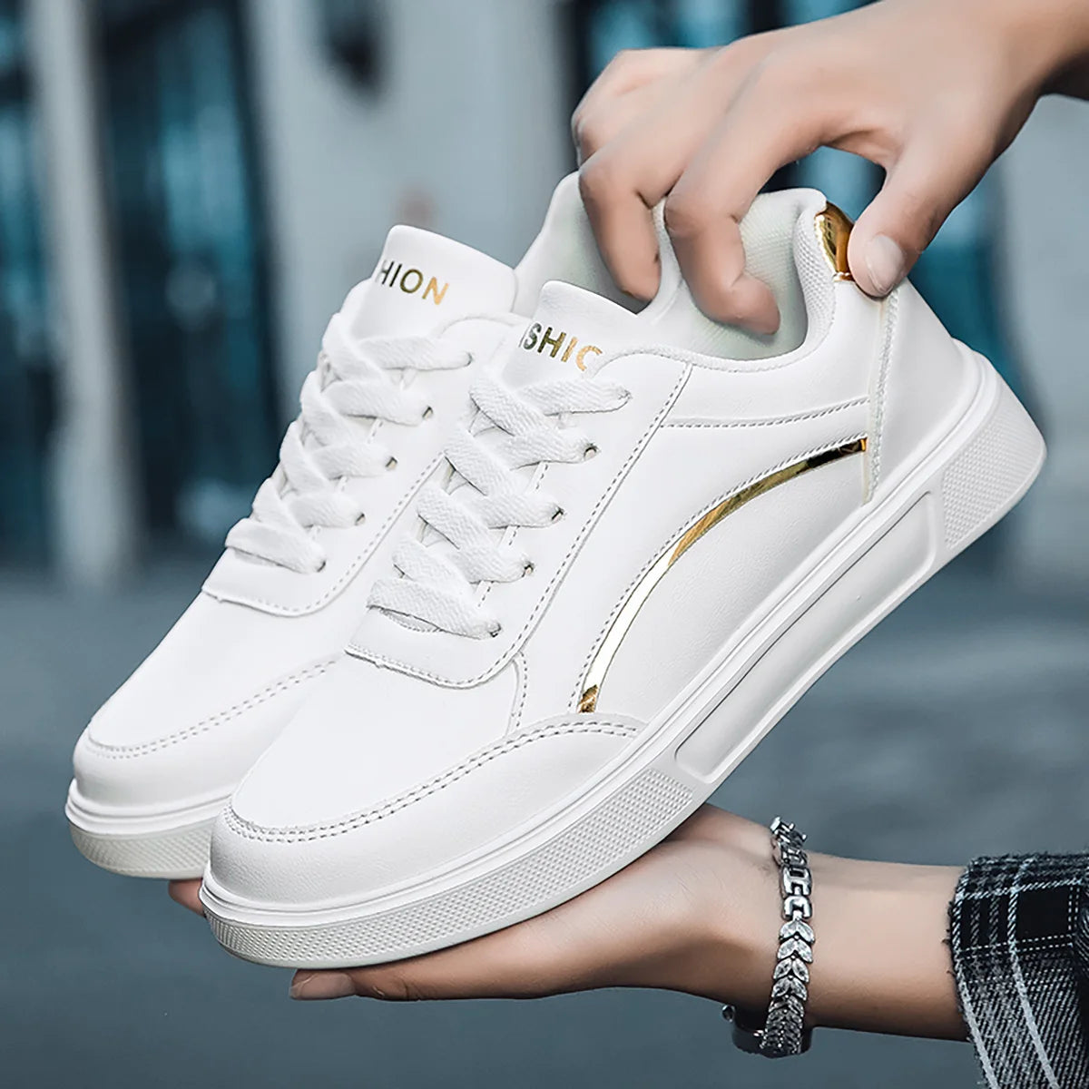 Vente chaude femmes chaussures dames chaussures décontractées Bling Skateboard baskets pour femmes Tennis chaussures de marche MAEJORKEN
