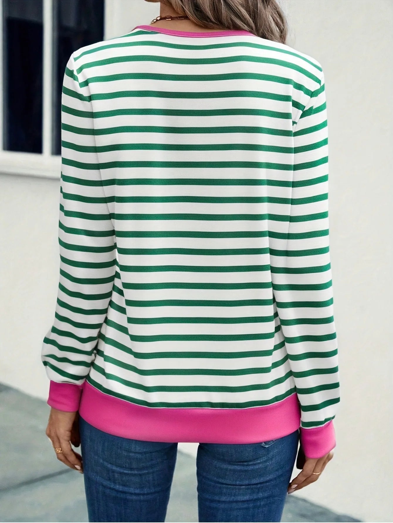 Nouvelle Collection Automne 2026 – T-shirt Femme Décontracté et Confortable à Rayures Colorées, Col en V, Manches Longues MAEJORKEN