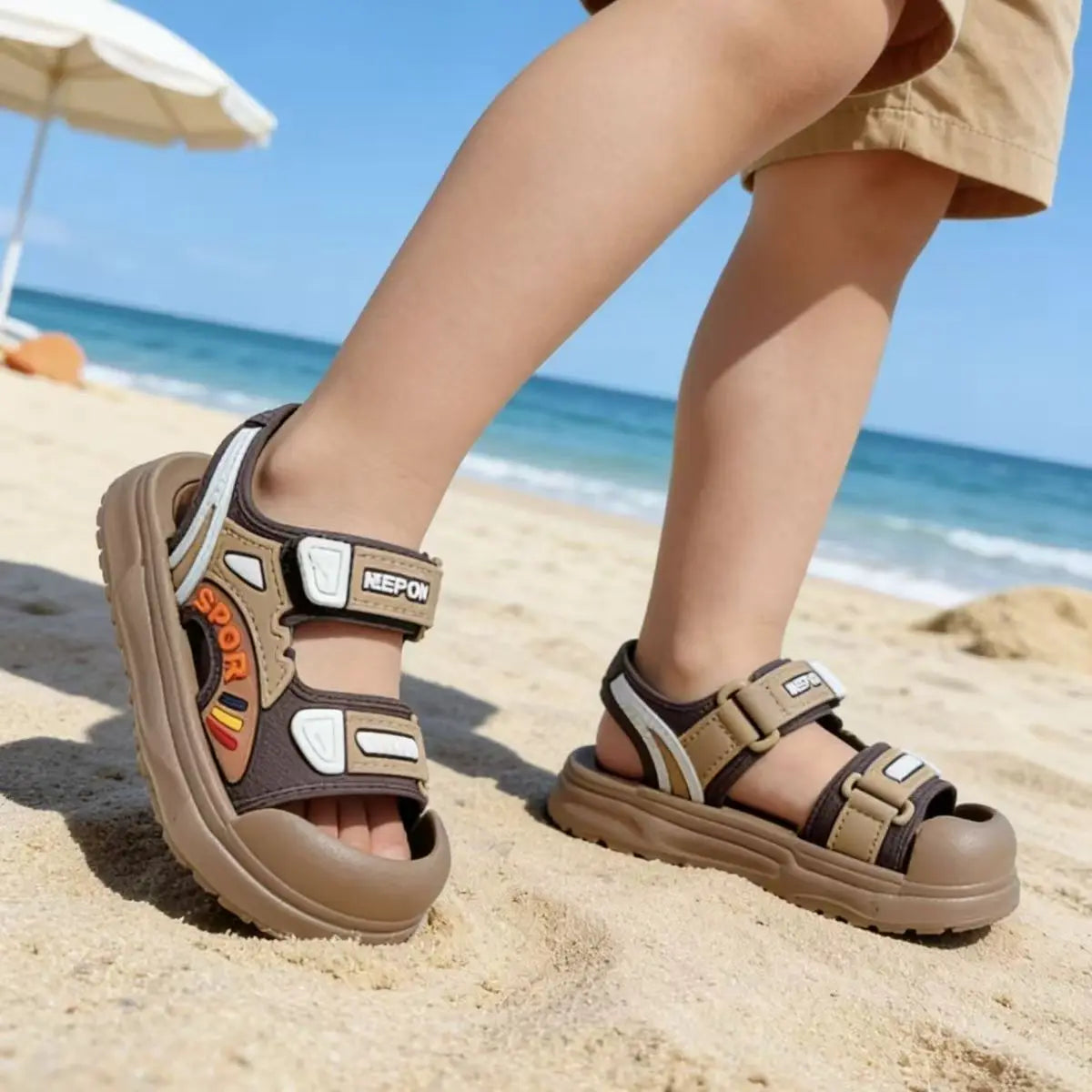 Nouvelles sandales d'été 2026 pour garçons, à bout fermé, semelle souple antidérapante, chaussures de plage à scratch pour bébés et tout-petits du 18 au 27 MAEJORKEN