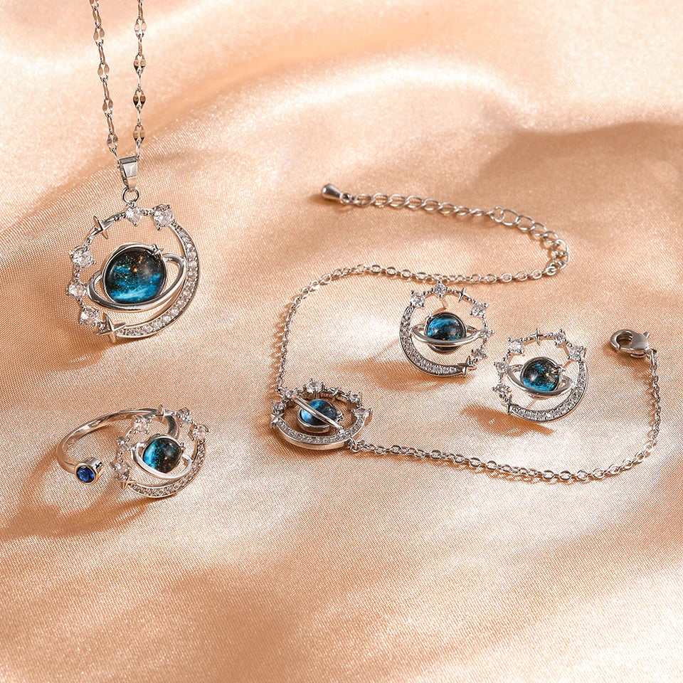 Collier de la série Star Series en acier au titane pour femme, pendentif planète lune et astronome, colliers de la présidence, cadeaux de bijoux, document doré, luxe abordable MAEJORKEN