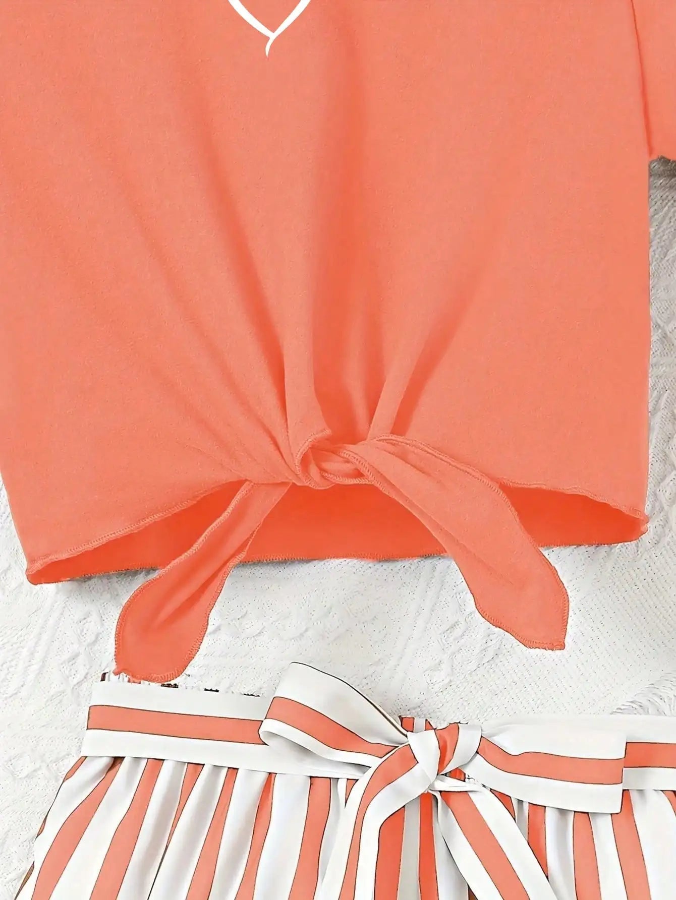 Ensemble 2 pièces décontracté pour femme : T-shirt à manches courtes imprimé cœur et short imprimé rayé, avec ceinture rayée assortie (vêtements pour enfants) MAEJORKEN